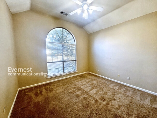 Building Photo - 212 Carnelian Dr
