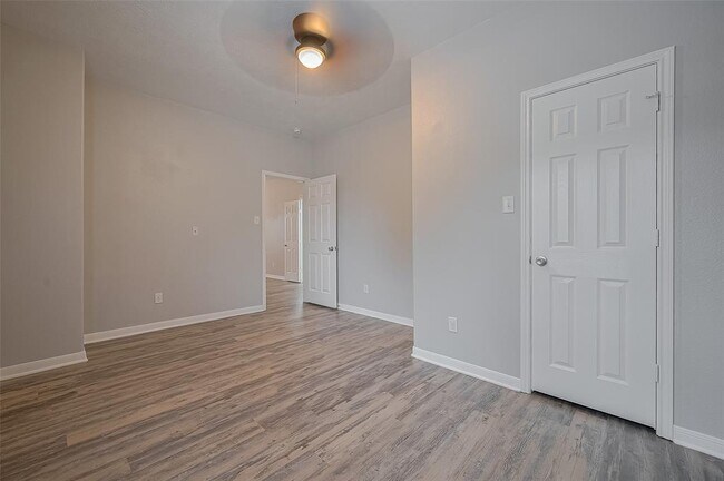 Building Photo - 5009 Willow Point Dr