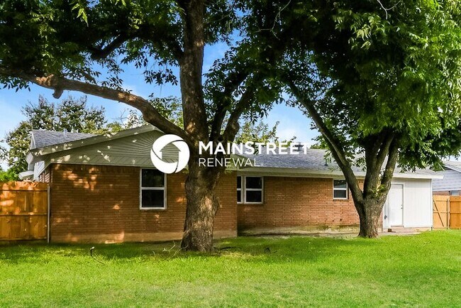 Building Photo - 4 Bedroom Pet-Friendly Home in FORT WORTH,...