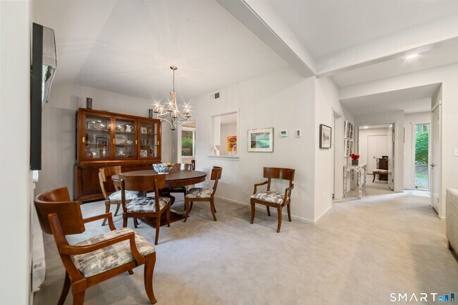 Building Photo - 595 Heritage Vlg
