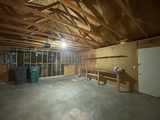 Building Photo - CUTE and COZY - MUST SEE HOME