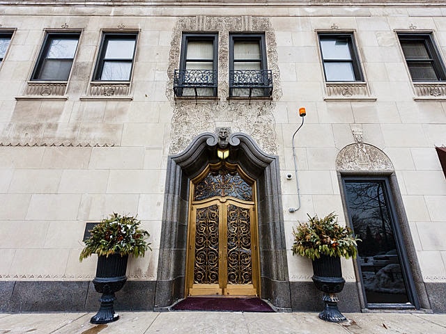 Building entrance - 2052 N Lincoln Park W