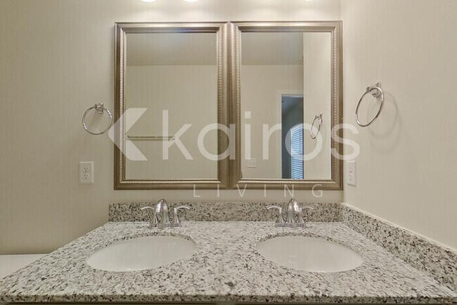 Building Photo - 2279 Banyon Cir