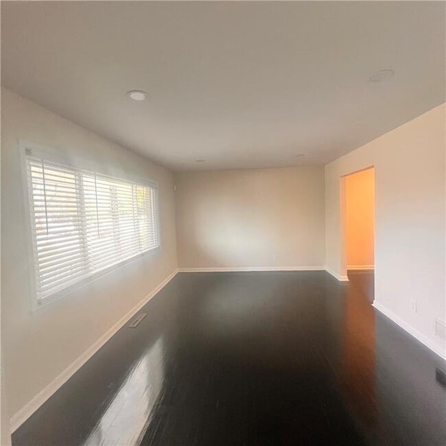 Building Photo - 3467 Pheasant Ct