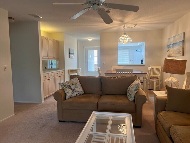 Building Photo - 2bd/2ba Townhome