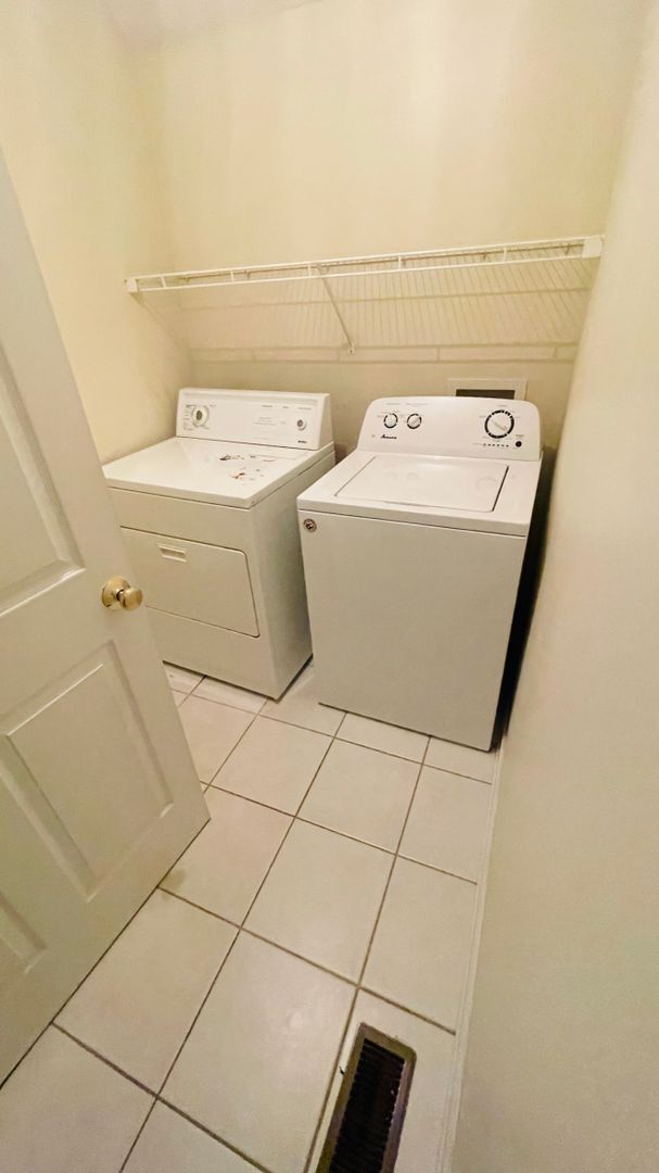 Building Photo - 2428 E University Dr