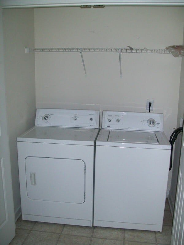 Building Photo - Updated 2 bedroom in fantastic location near Duke Med Center, on busline & convenient to many loc...