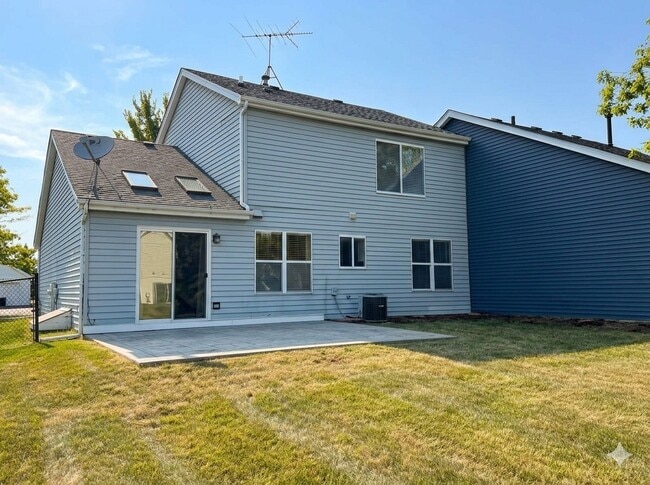 Building Photo - 800 Stanford Ln