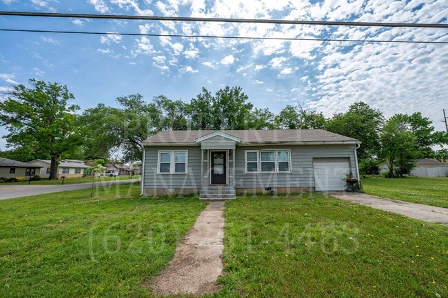 Building Photo - Charming 3-Bedroom Home in Coffeyville