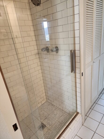 Building Photo - 320 Liliuokalani Ave