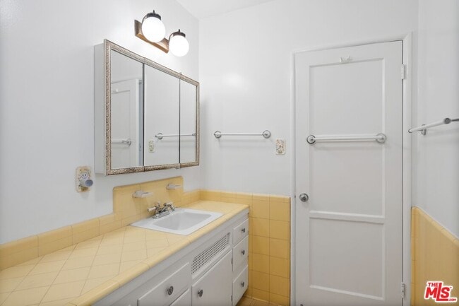 Building Photo - 4105 Irving Pl