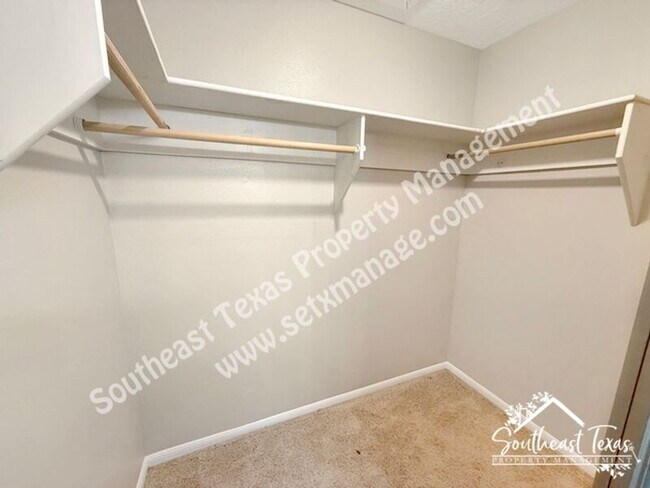 Building Photo - 1620 Wellington Pl