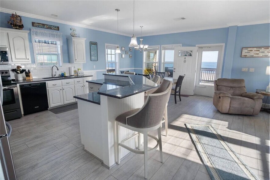 Building Photo - 975 Dolly St