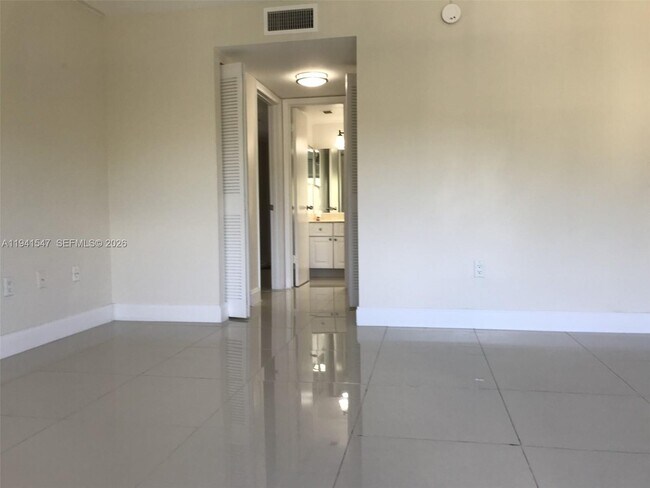 Building Photo - 731 N Pine Island Rd