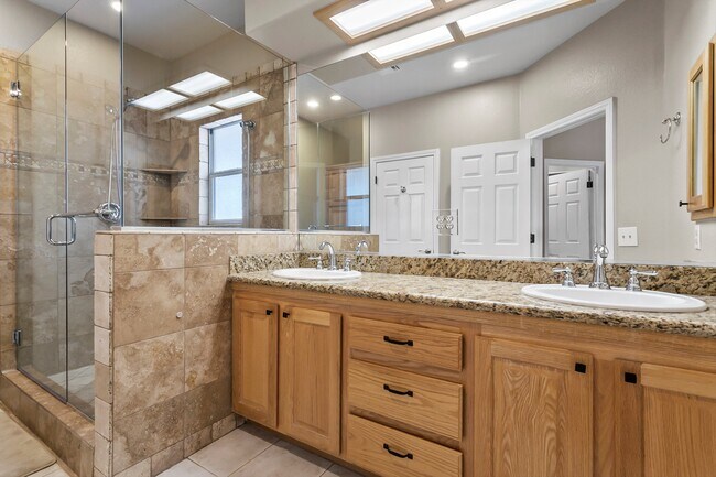 Building Photo - 778 Fairway Dr