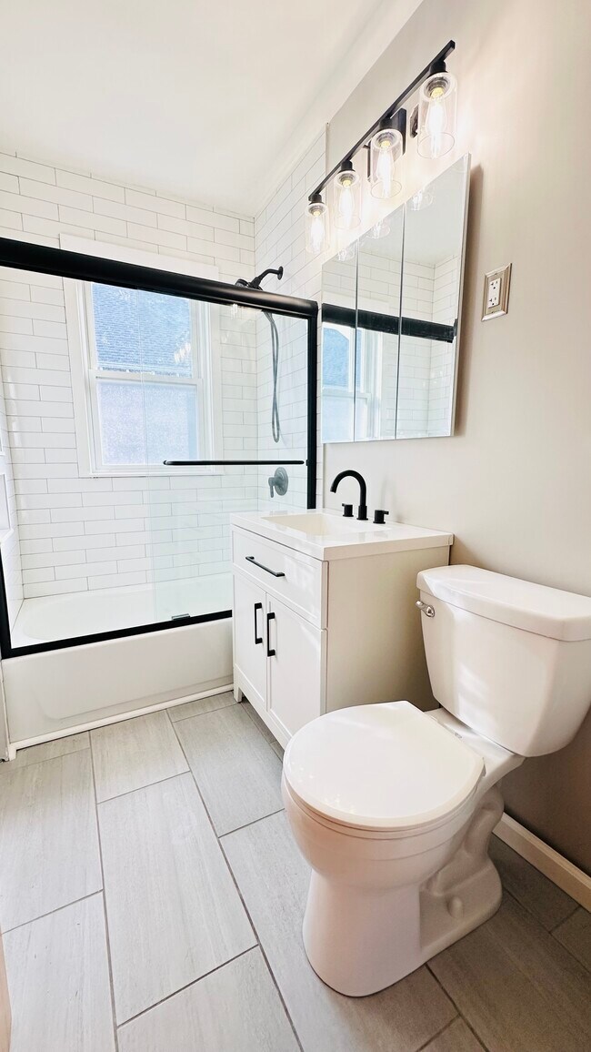 Building Photo - 62 Edgecliff Rd