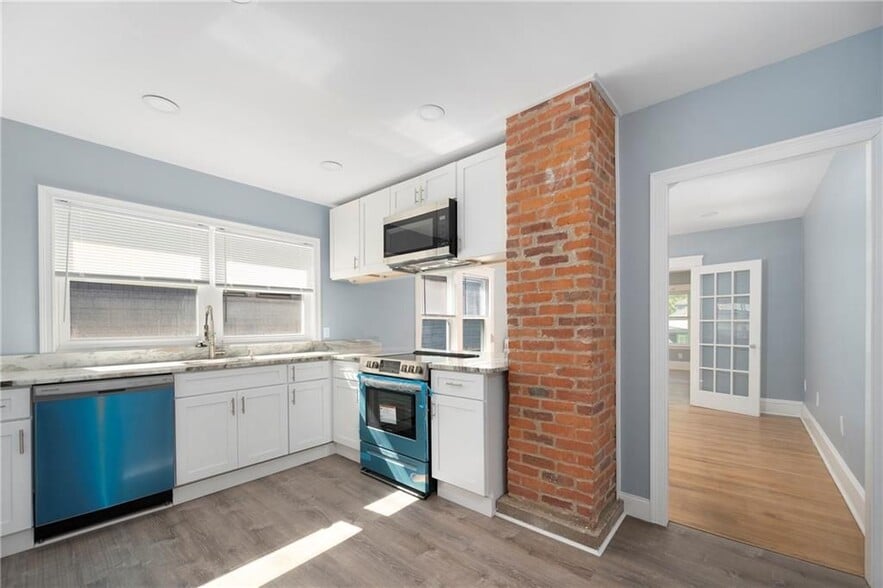Building Photo - 97 11th St