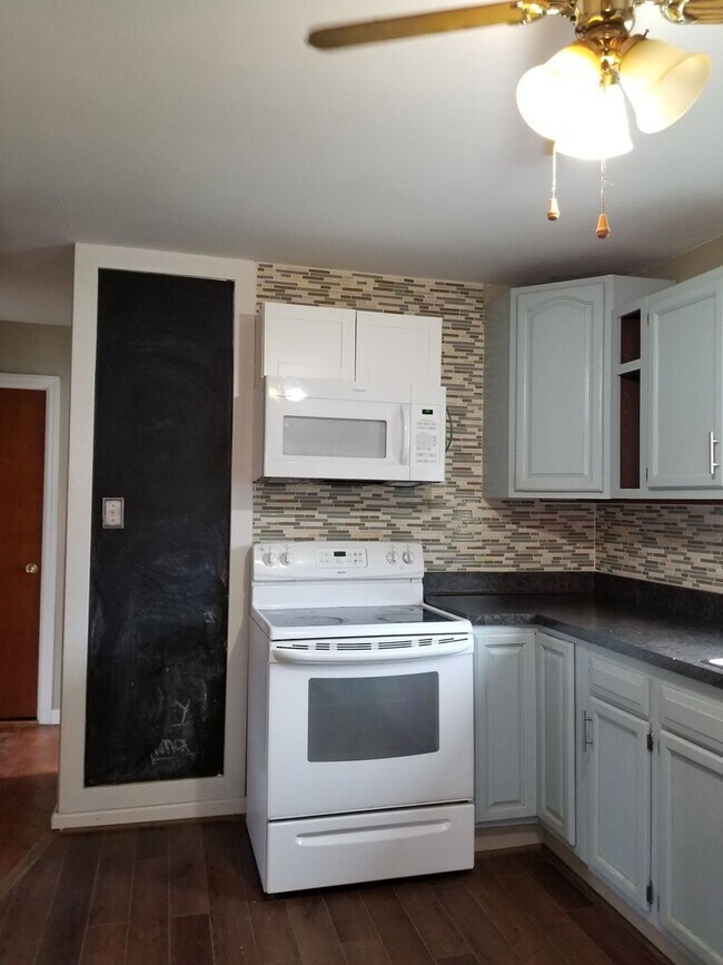 Building Photo - House East of Waynesboro