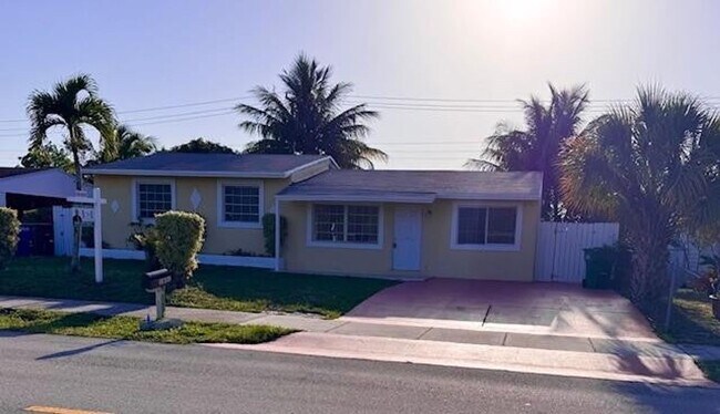 Building Photo - 1451 SW 46th Ave
