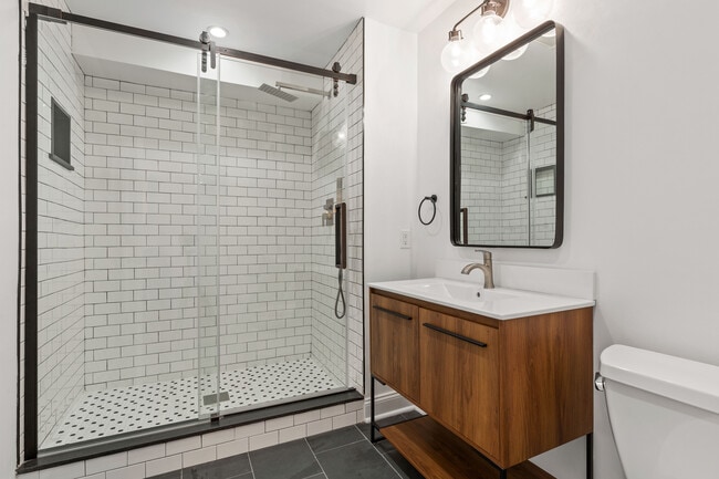 Building Photo - 50 Pondview Rd