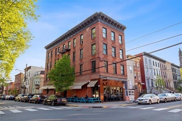 Building Photo - 93 Pearsall Ave