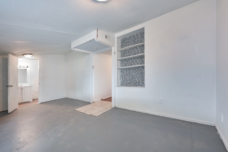 Building Photo - 3233 N El Tovar Ave