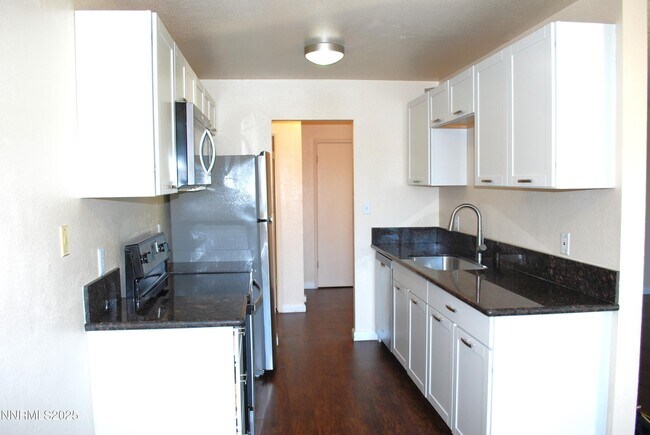 Building Photo - 3399 Crystal Ln