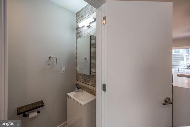 Building Photo - 1442 Hope St