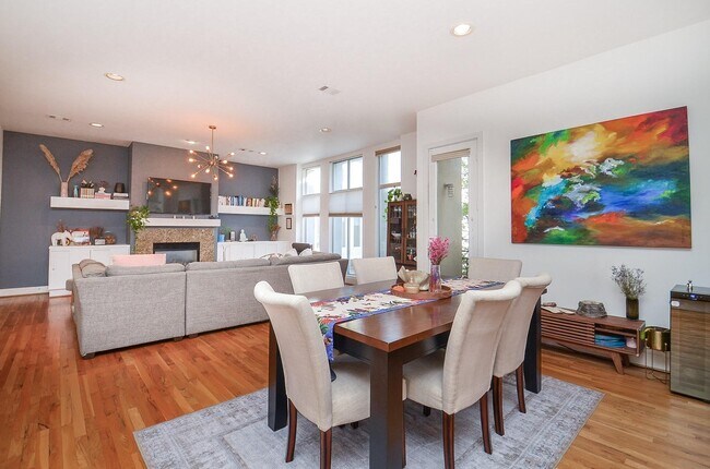 Building Photo - 1116 Columbus St