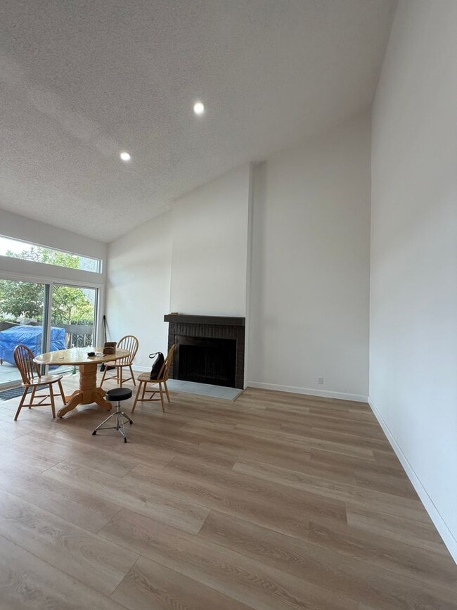 Building Photo - Townhome In Rosemead