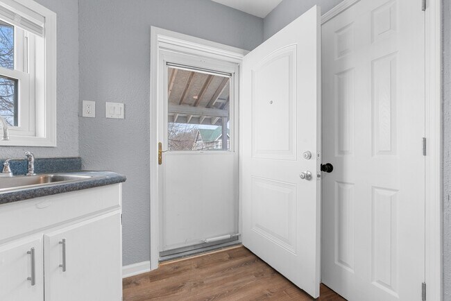 Building Photo - 404 N Superior St