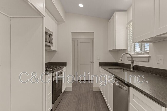Building Photo - 4541 E 32nd Pl