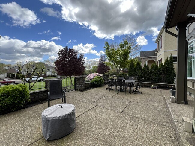 Building Photo - Charming 3 Bedroom Villebois Home with Loft, A/C, Designer Finishes and Community Pool!