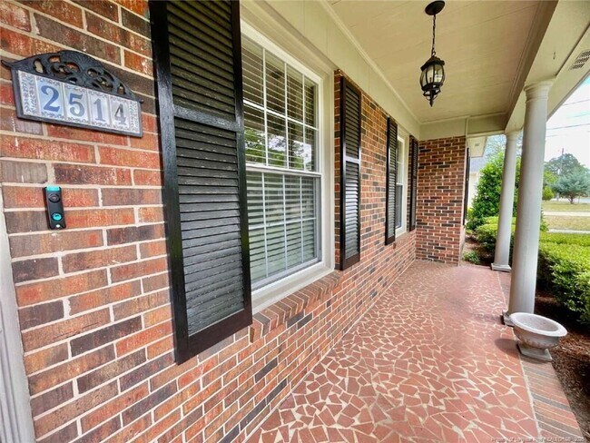 Building Photo - 2514 Dartmouth Dr