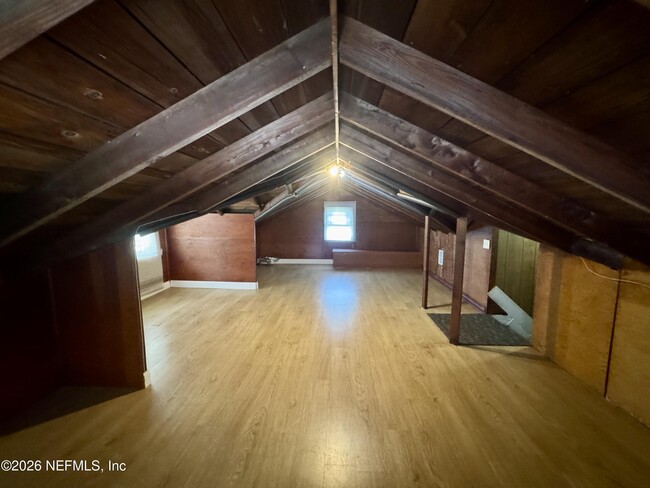 Building Photo - 805 St Clair St