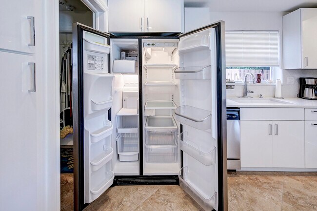 Building Photo - 2731 NE 53rd St