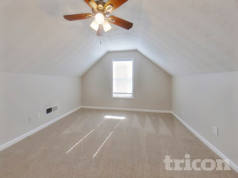 Building Photo - 20 Hillock Ct