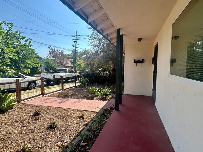Building Photo - 733 Olive St