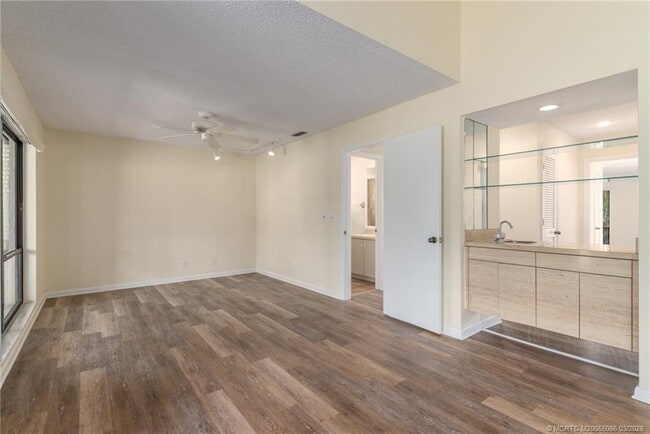 Building Photo - 2621 SW Egret Pond Cir