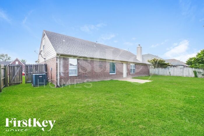 Building Photo - 9194 Conrad Dr