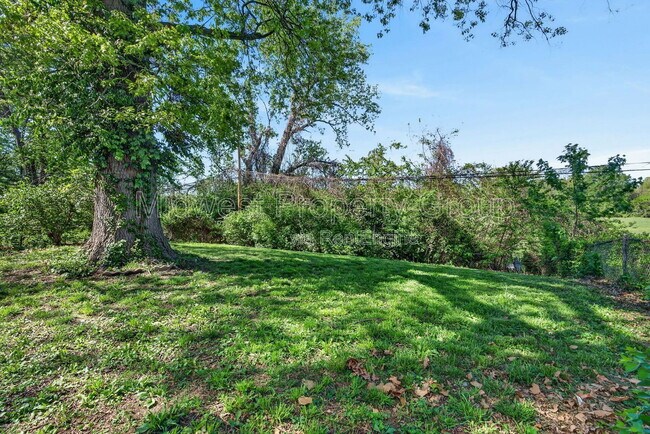 Building Photo - 257 Glen Garry Rd