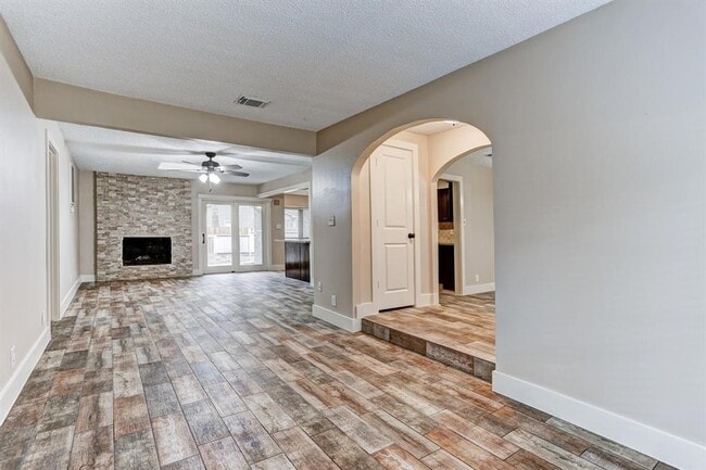 Building Photo - 1827 Riverwood Trail