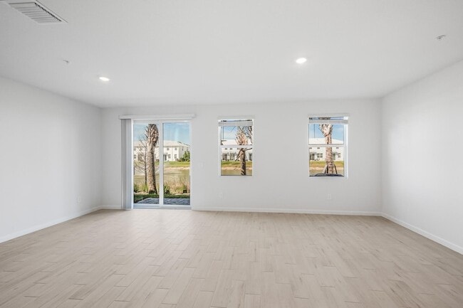 Building Photo - 621 Salisbury Cir