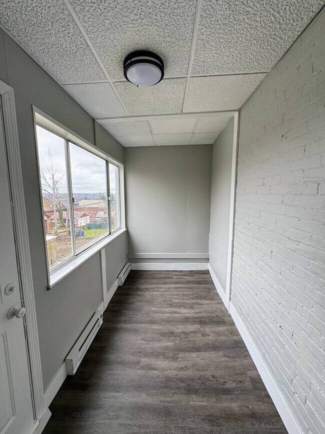 Building Photo - 320 Orchard Pl