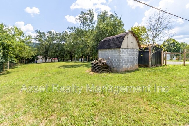 Building Photo - 817 Ridgeview Dr