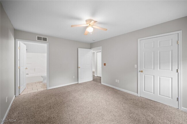 Building Photo - 3031 Logan Ln N