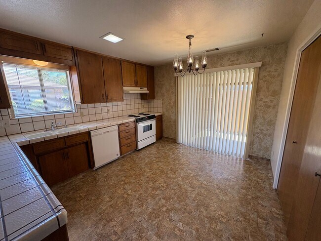 Building Photo - 4145