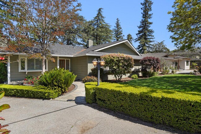 Primary Photo - 121 Los Altos Ave