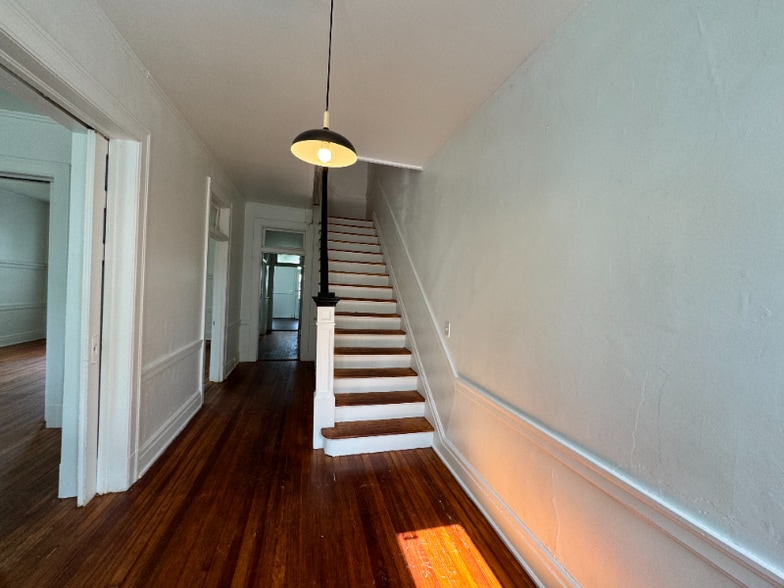 Building Photo - 834 Rivermont Ave