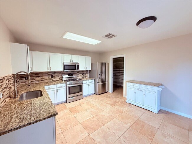 Building Photo - 102 Brentwood Dr